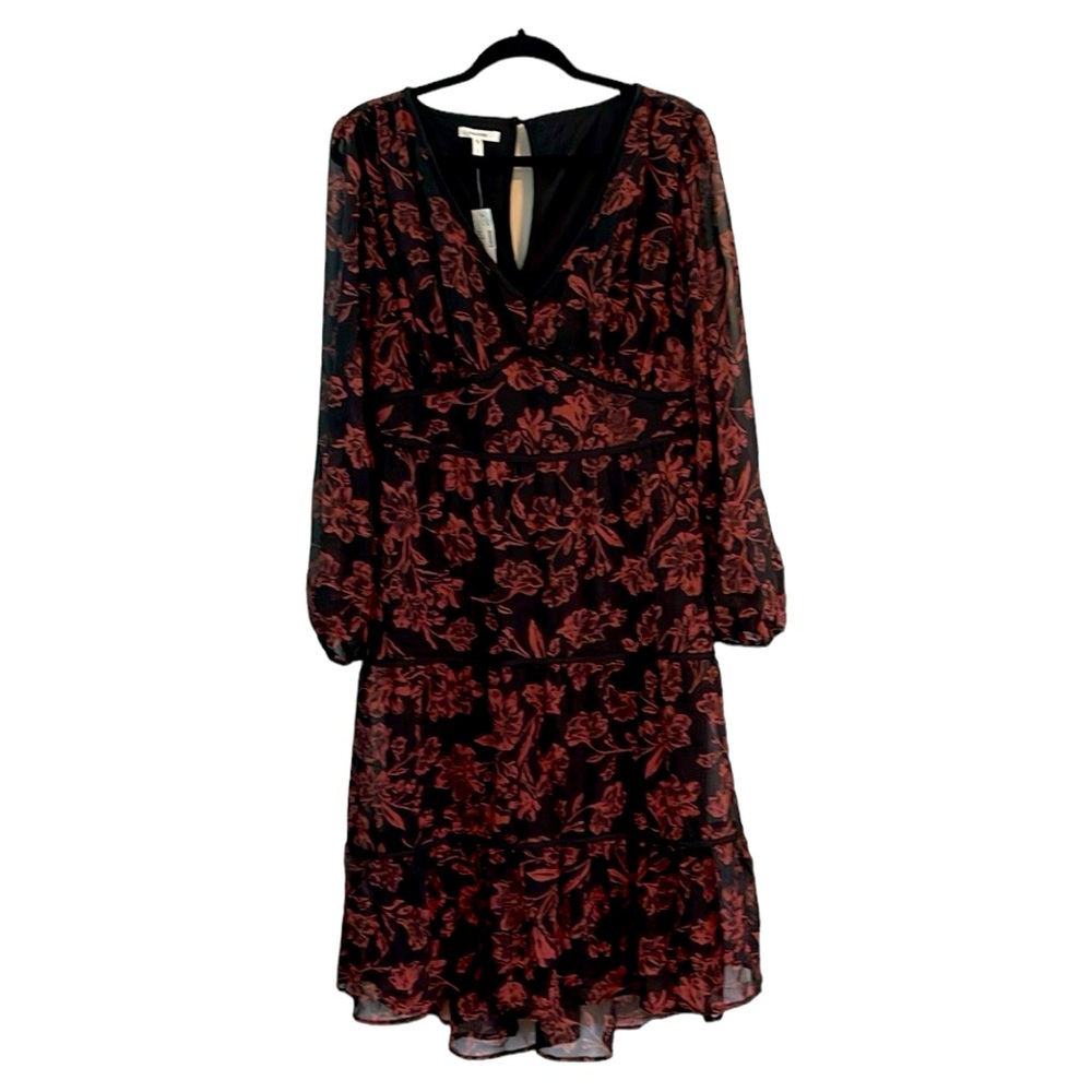 NWT Maurices black with maroon flowers dress. Size Large